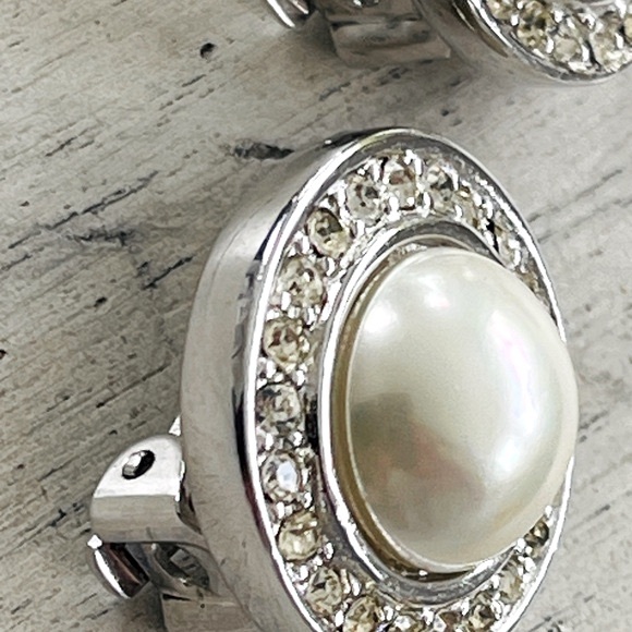 Christian Dior faux Mabe Pearl Clip Earrings  VTG - Picture 4 of 7